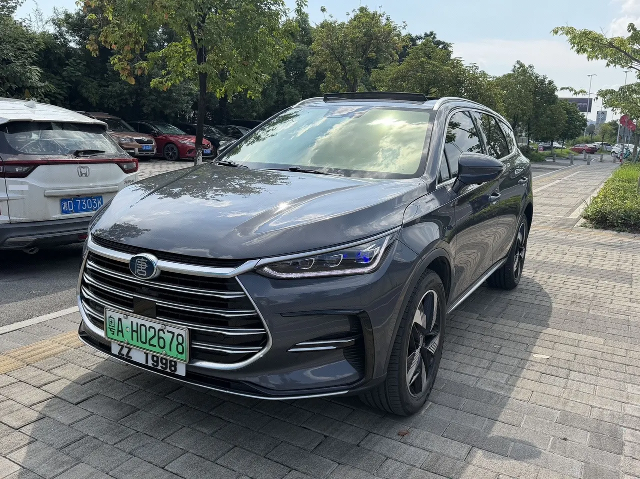 打开图片灯箱:BYD Tang New Energy 2023 Tang DM-i 1.5T Stepless 112KM Champion Edition Exclusive Automatic Gear