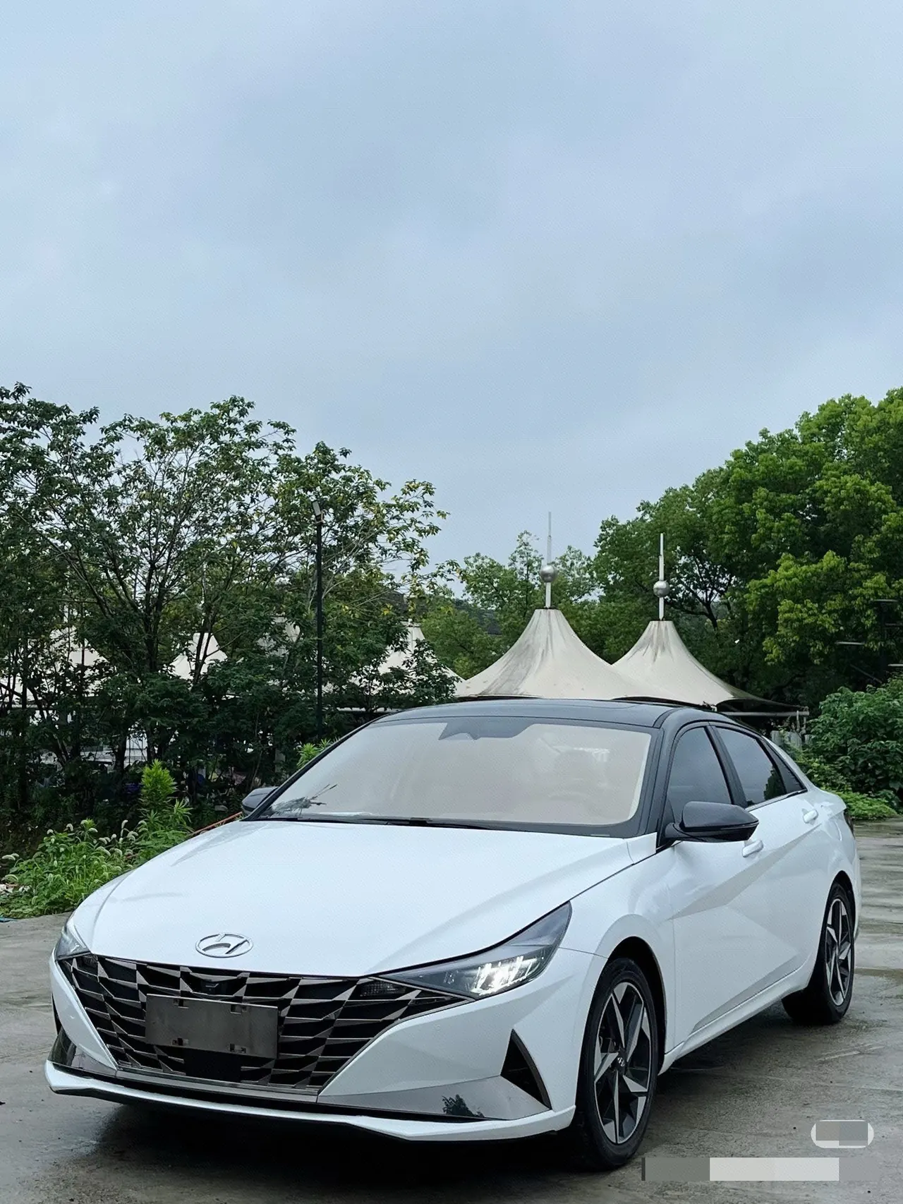 Open image lightbox: Hyundai 2023 Elantra -3-compartment 1.5 stepless LUX premium automatic gear