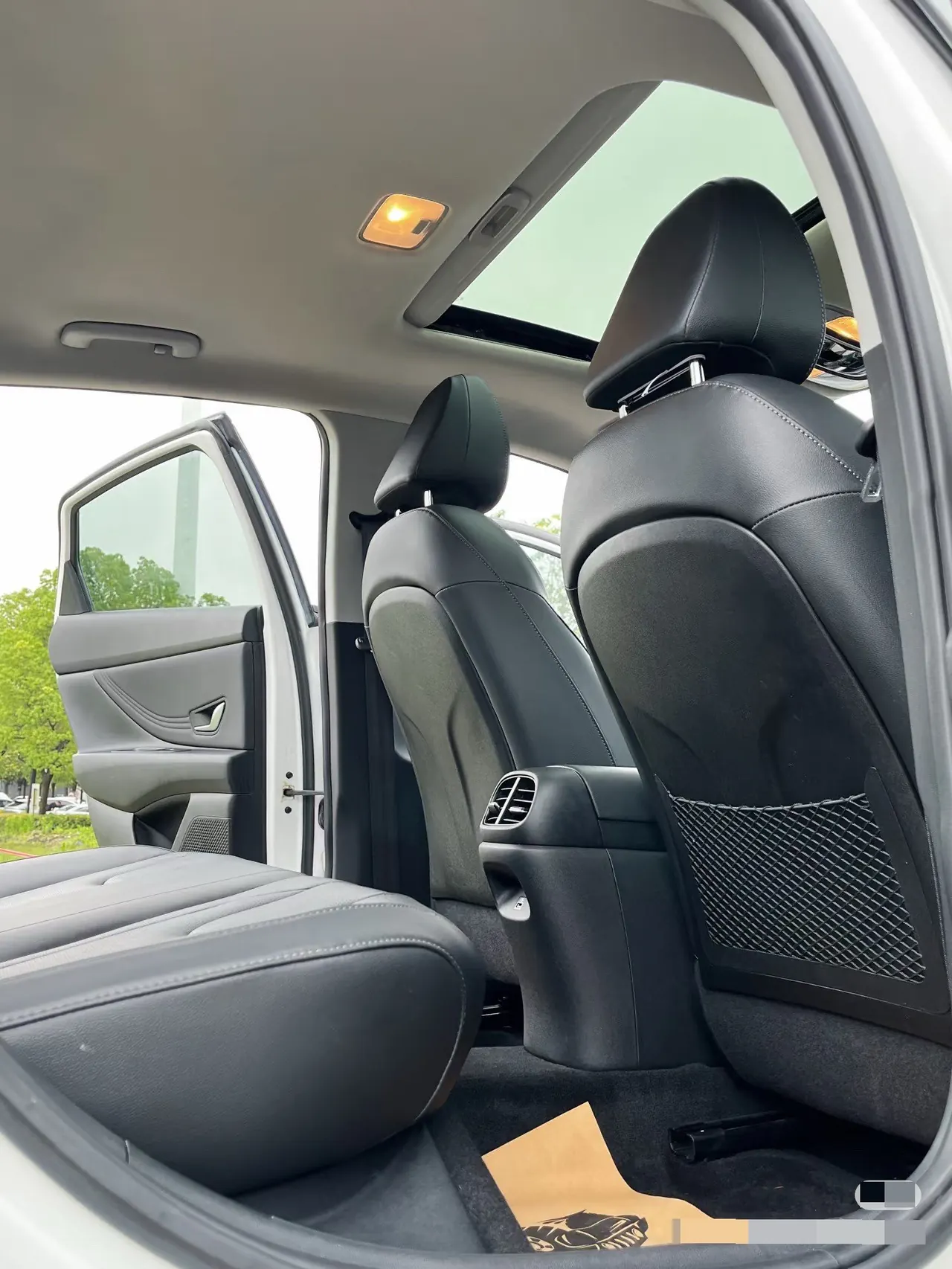 Hyundai 2023 Elantra -3-compartment 1.5 stepless LUX premium automatic gear 4