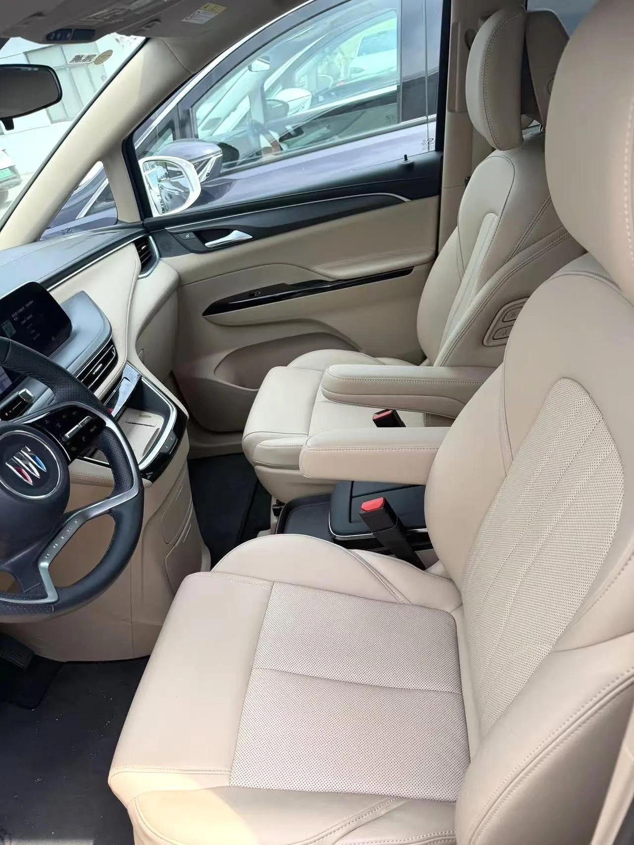 Buick 2025 GL8 Lu Shang 1.5T Premium Edition 7-seat Automatic Gear 2