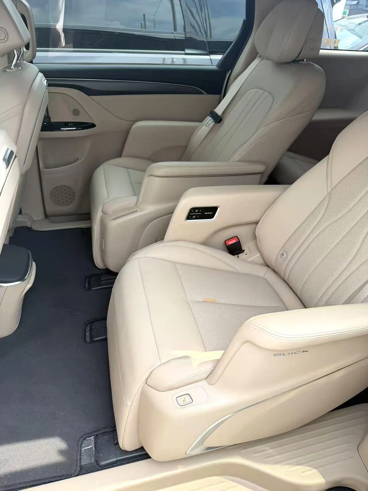 Buick 2025 GL8 Lu Shang 1.5T Premium Edition 7-seat Automatic Gear 3