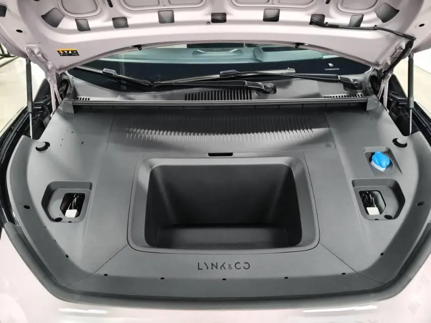LYNK&amp;CO 2025 LYNK&amp;CO Z 20 530km Rear Drive Max Automatic 4