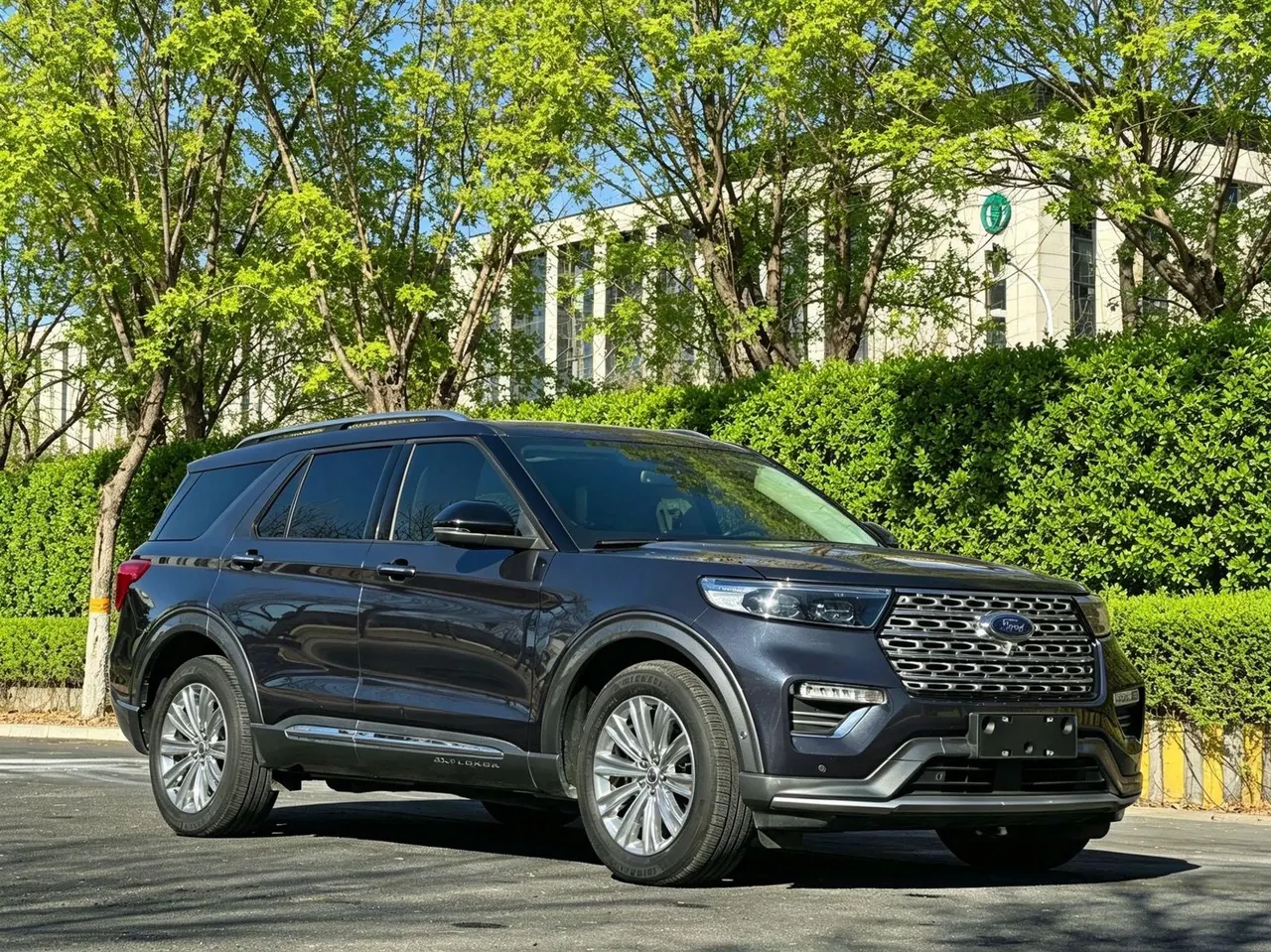 Ford 2020 Explorer 2.3T EcoBoost 285 Four-wheel Drive Titanium Edition 7-seat Automatic Gear 3