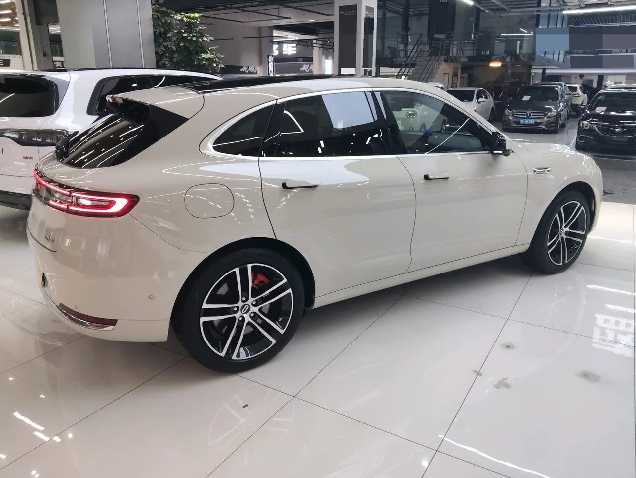 AITO 2025 AITO M5 extended range Ultra 4-wheel drive version automatic gear 17