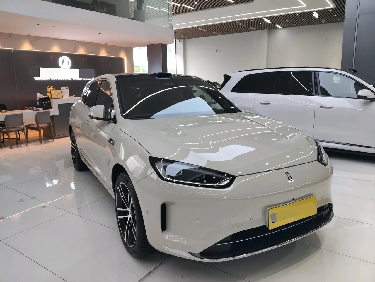 AITO 2025 AITO M5 extended range Ultra 4-wheel drive version automatic gear 3