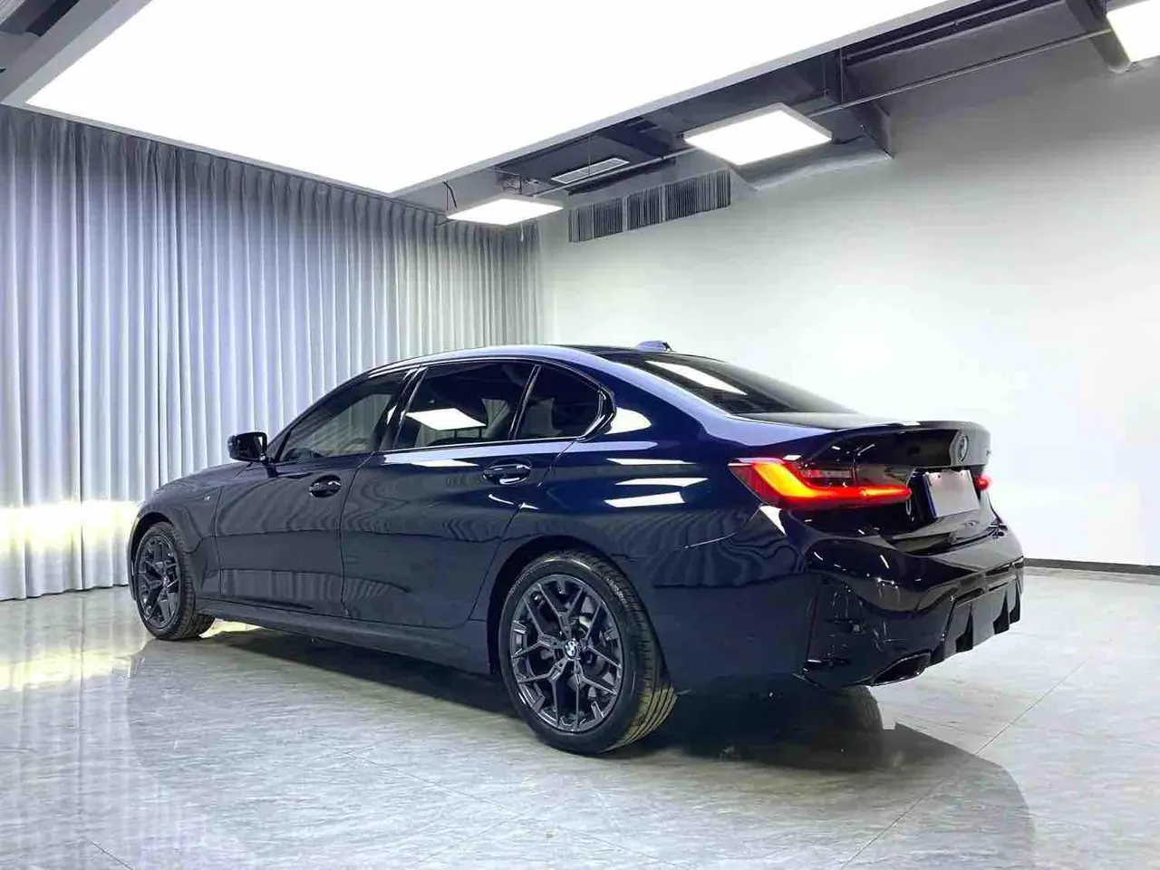BMW 3 Series 2025 330Li 2.0T M Sports Obsidian Night Suit Automatic Gear 4