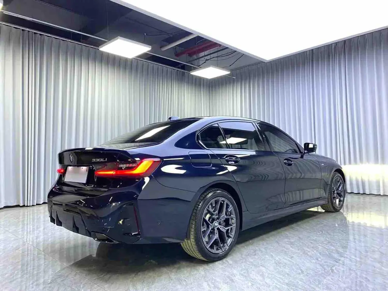 BMW 3 Series 2025 330Li 2.0T M Sports Obsidian Night Suit Automatic Gear 6