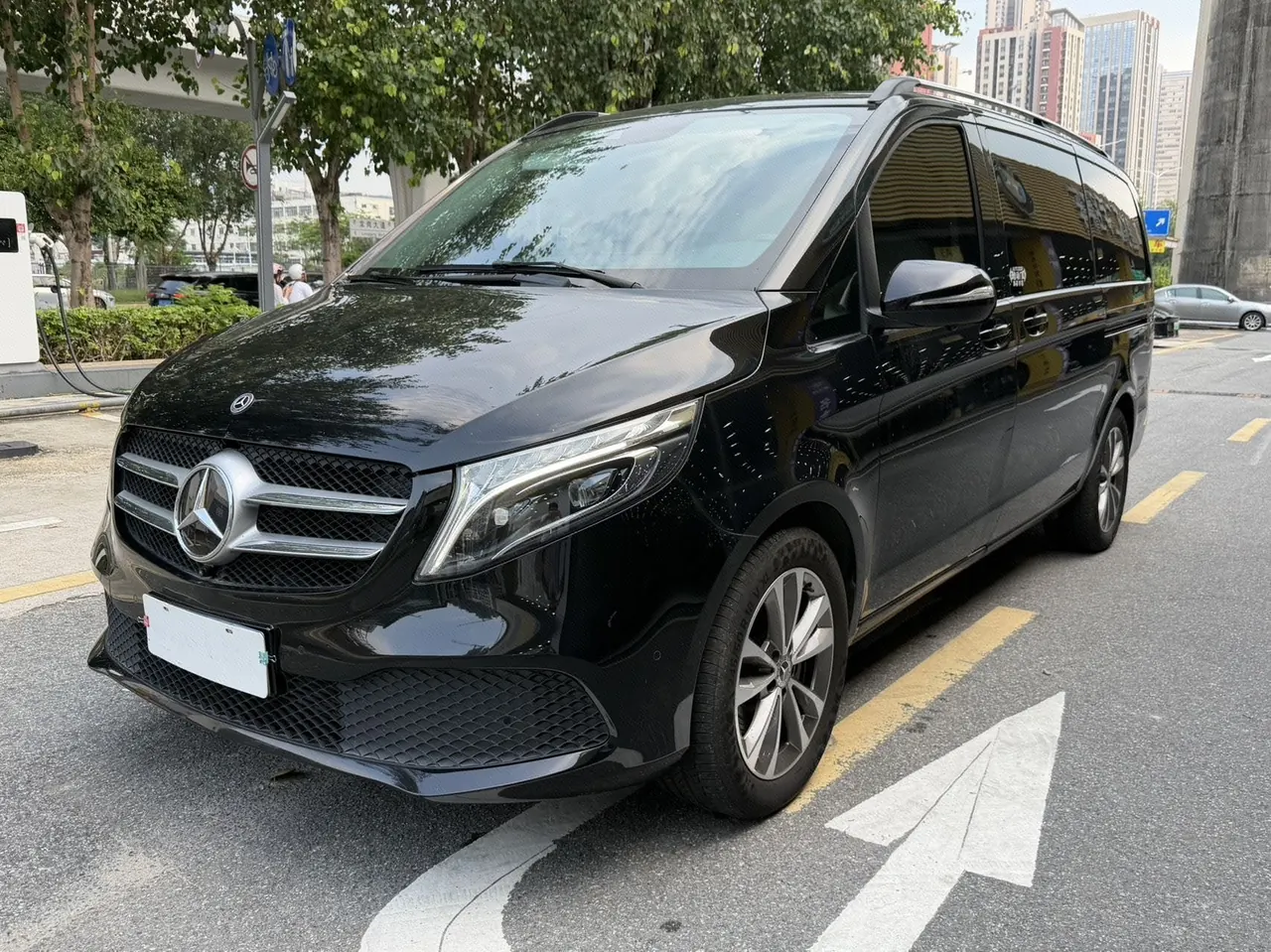 Open image lightbox: Mercedes Benz 2021 Vito 2.0T Elite Edition 7-seat Automatic Gear