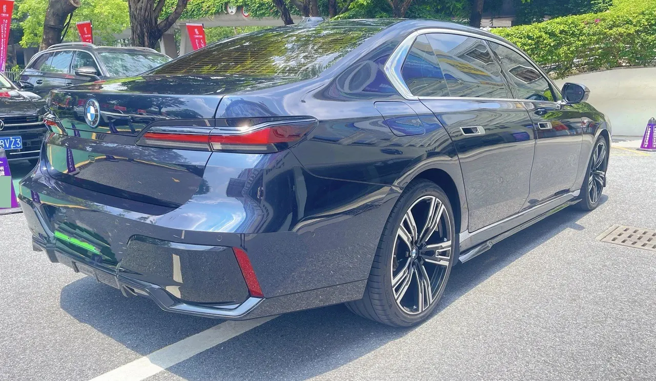 BMW i7 (Imported) 2023 i7 eDrive50L Enjoy M Sports Suit Automatic Gear 3