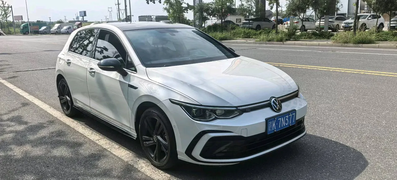 Volkswagen 2023 Golf 8 R-Line 1.4TSI 280TSI Lite Automatic 2