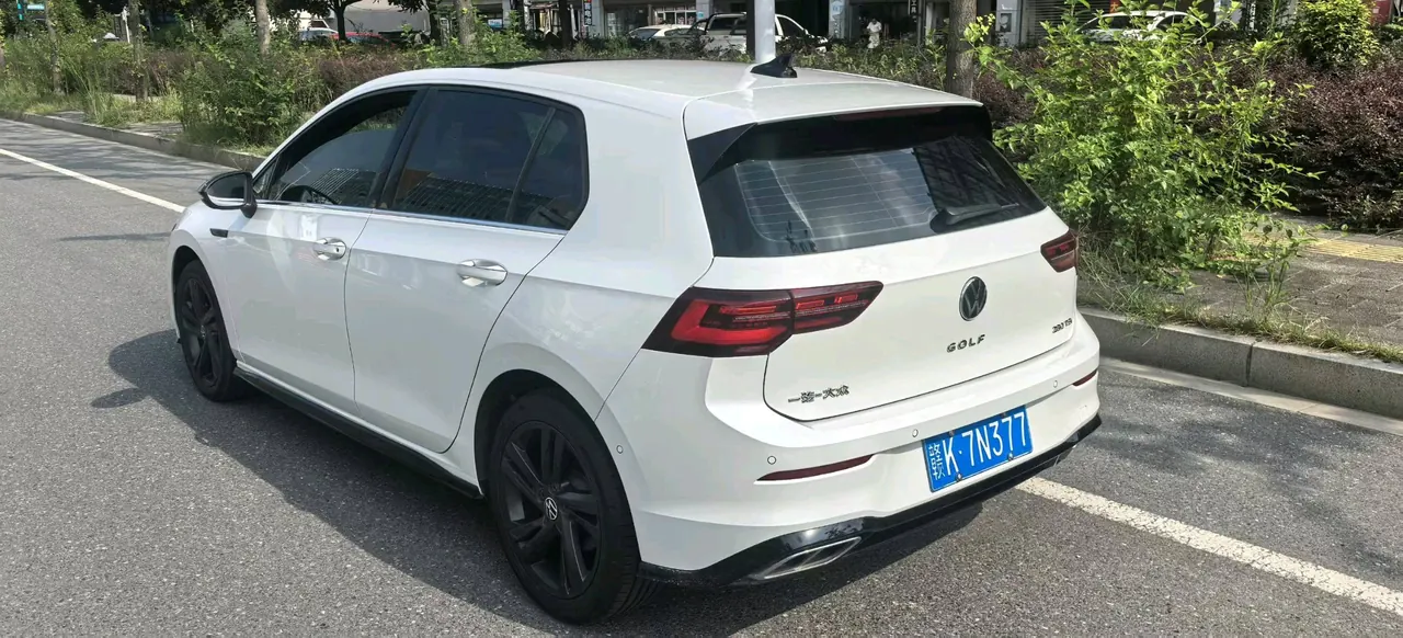 Volkswagen 2023 Golf 8 R-Line 1.4TSI 280TSI Lite Automatic 6