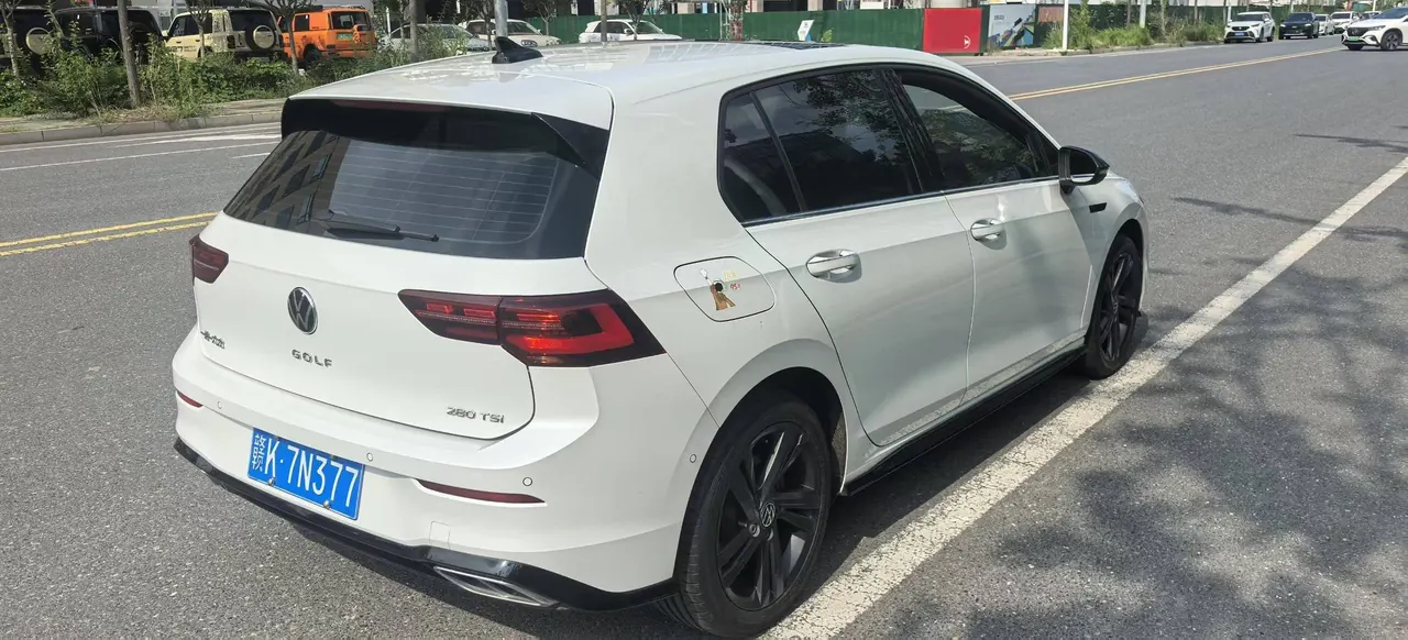 Volkswagen 2023 Golf 8 R-Line 1.4TSI 280TSI Lite Automatic 7