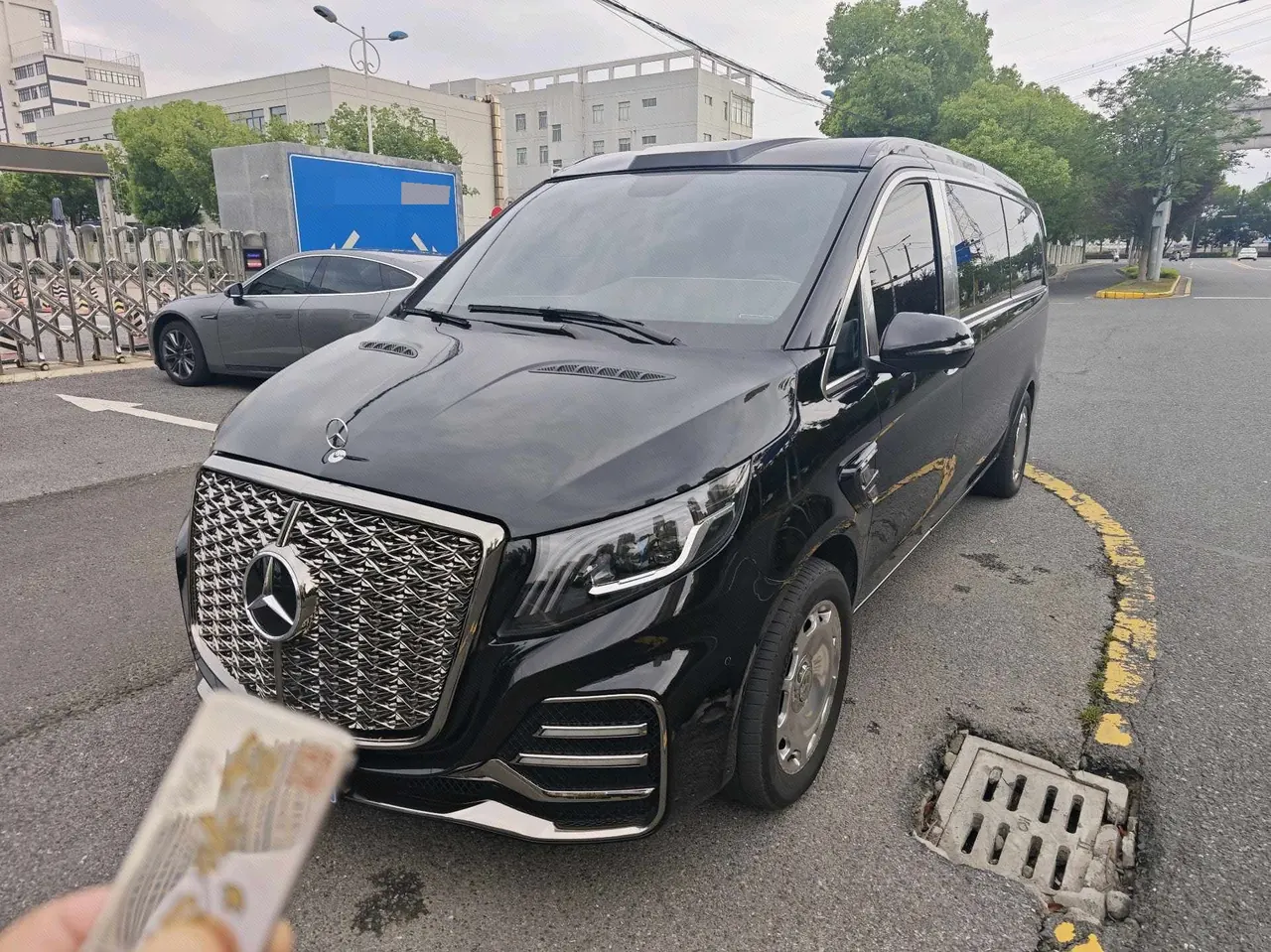 Open image lightbox: Mercedes Benz 2023 Vito 2.0T Elite Edition 7-seat Automatic Gear