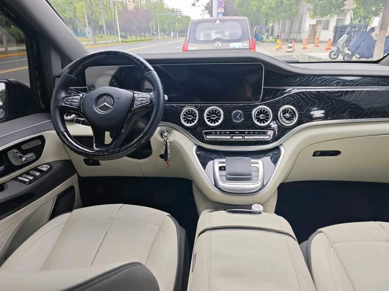 Mercedes Benz 2023 Vito 2.0T Elite Edition 7-seat Automatic Gear 10