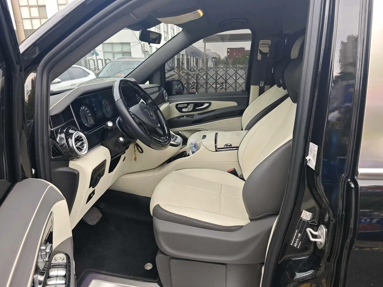 Mercedes Benz 2023 Vito 2.0T Elite Edition 7-seat Automatic Gear 4