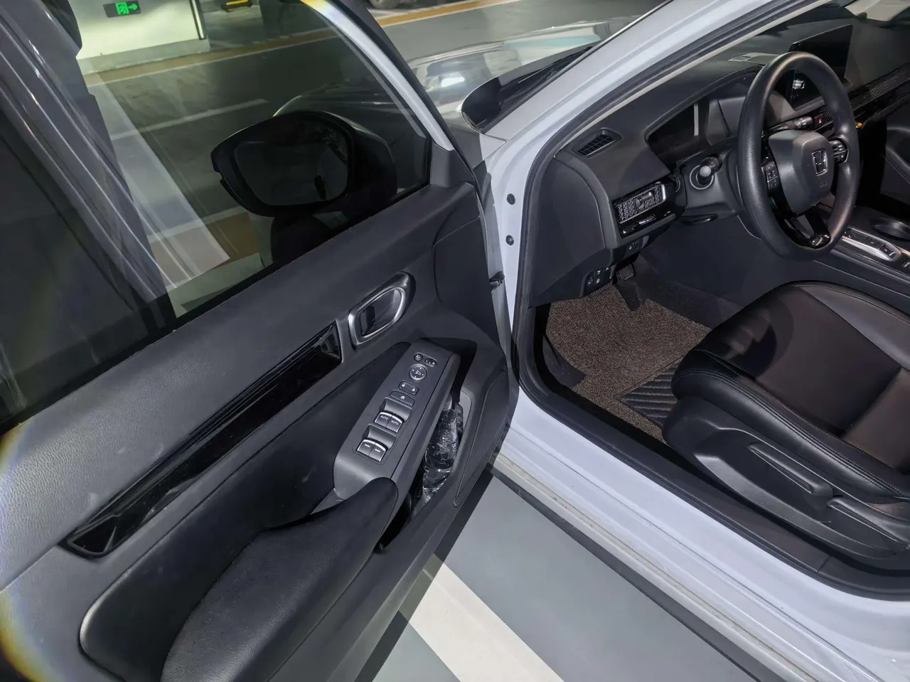 Honda 2023 Civic Hatchback e:HEV 2.0 Stepless Extremely Obsidian Automatic Gear 2