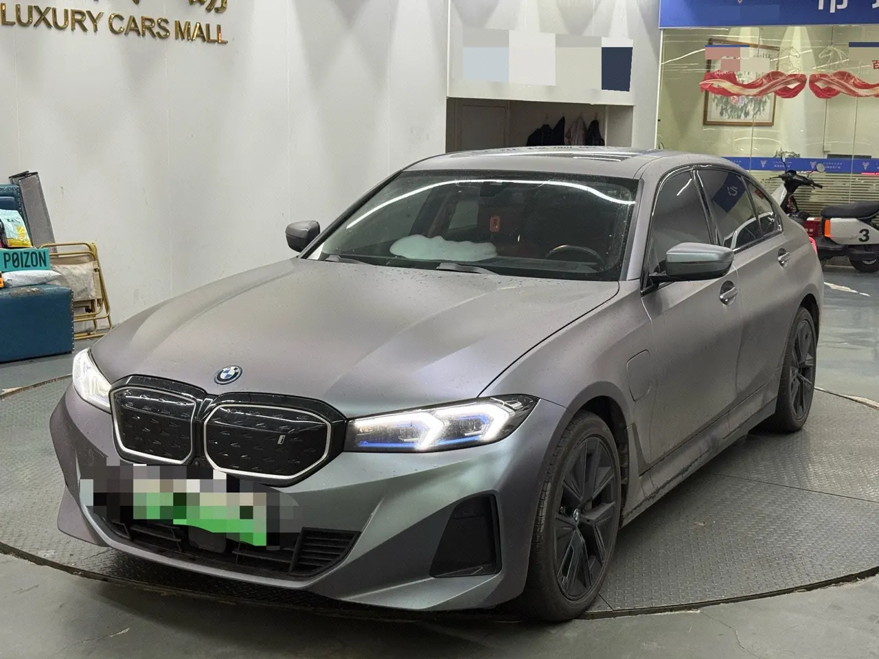 Open image lightbox: BMW 2024 i3 eDrive 40 L obsidian night sports suit automatic gear