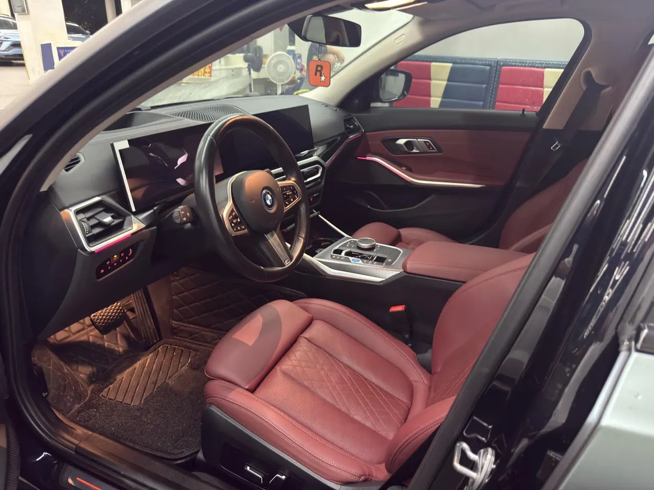 BMW 2024 i3 eDrive 40 L obsidian night sports suit automatic gear 3