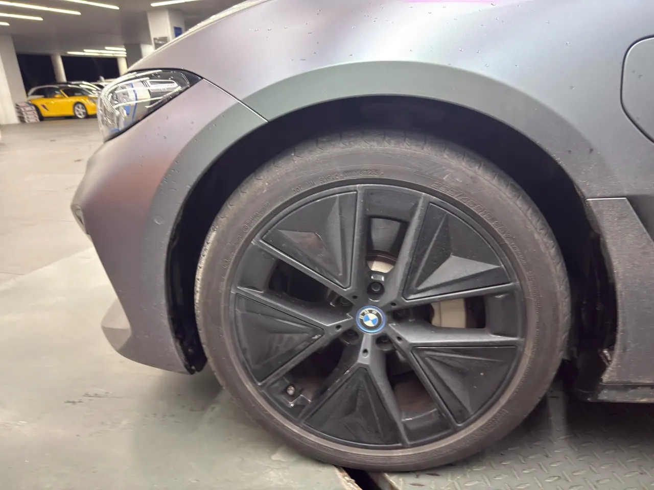 BMW 2024 i3 eDrive 40 L obsidian night sports suit automatic gear 9
