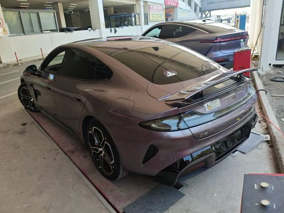 MI 2024 SU 7 750km Four-wheel Drive Max Founding Edition Automatic Gear 3