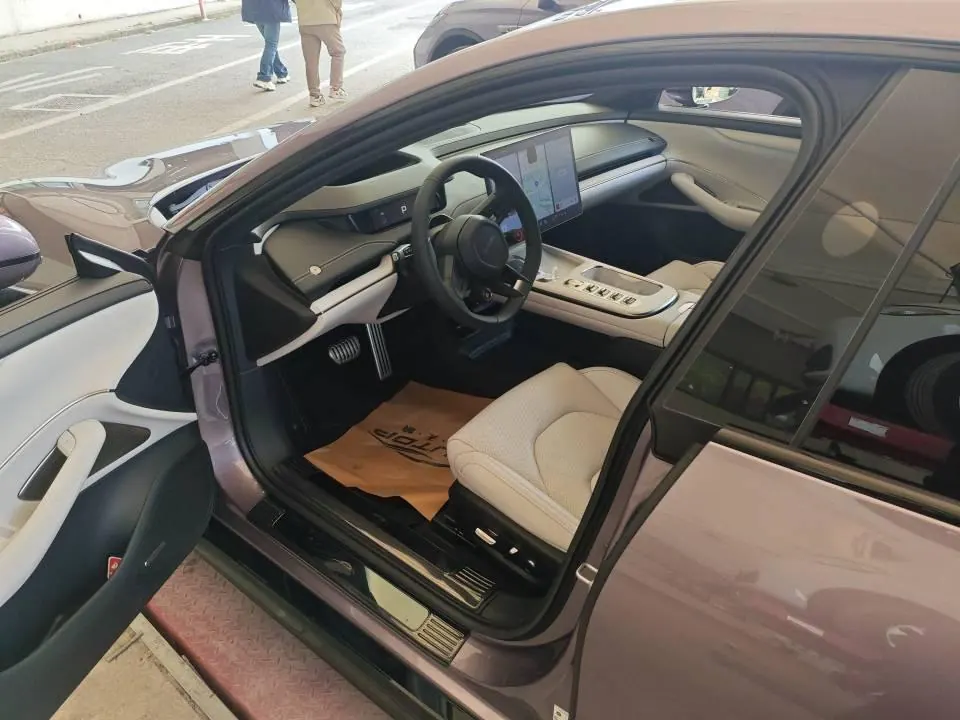 MI 2024 SU 7 750km Four-wheel Drive Max Founding Edition Automatic Gear 4