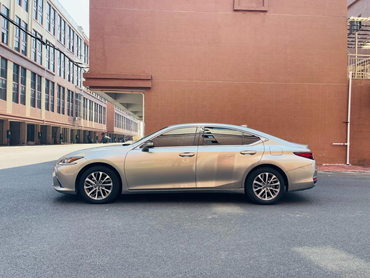 Lexus ES (Imported) 2023 ES200 2.0 Stepless Premium Edition Automatic Gear 5