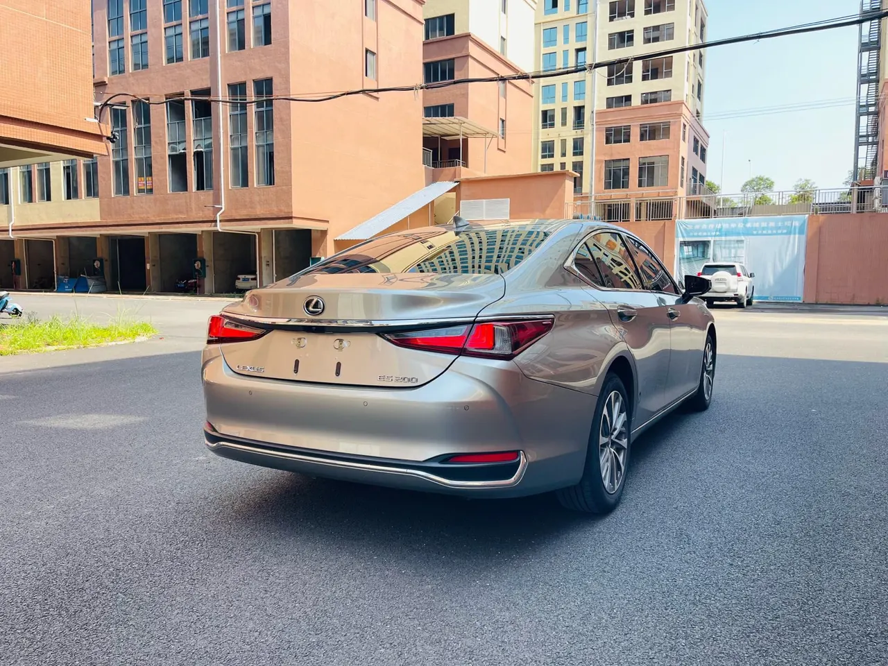 Lexus ES (Imported) 2023 ES200 2.0 Stepless Premium Edition Automatic Gear 6