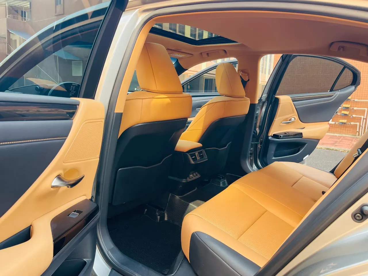 Lexus ES (Imported) 2023 ES200 2.0 Stepless Premium Edition Automatic Gear 9