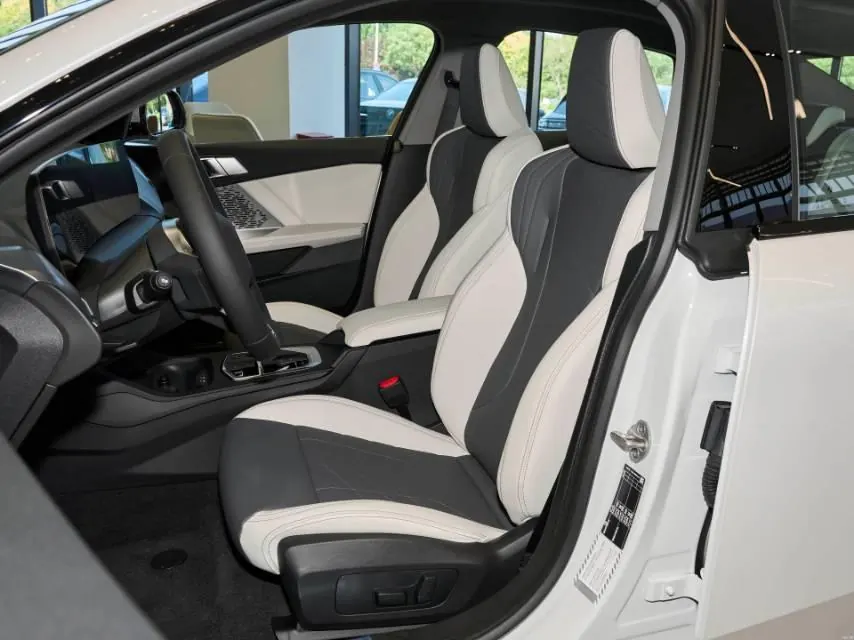 BMW 2 Series 2026 225L 2.0T M Sports Suit Automatic Gear 3