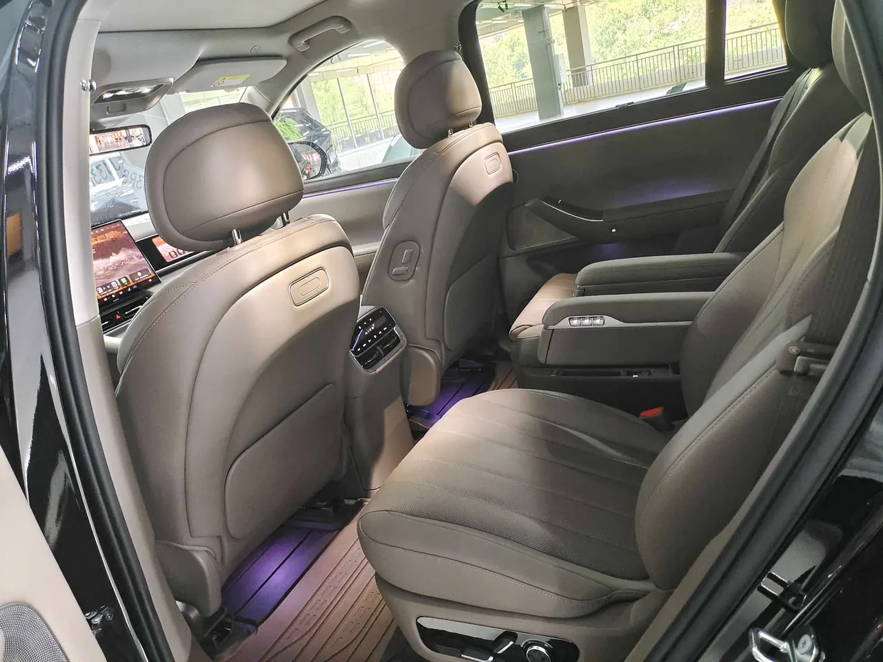 AITO 2026 AITO M7 extended range Ultra 4-wheel drive version 6 seats (896-line laser Radar) automatic gear 3