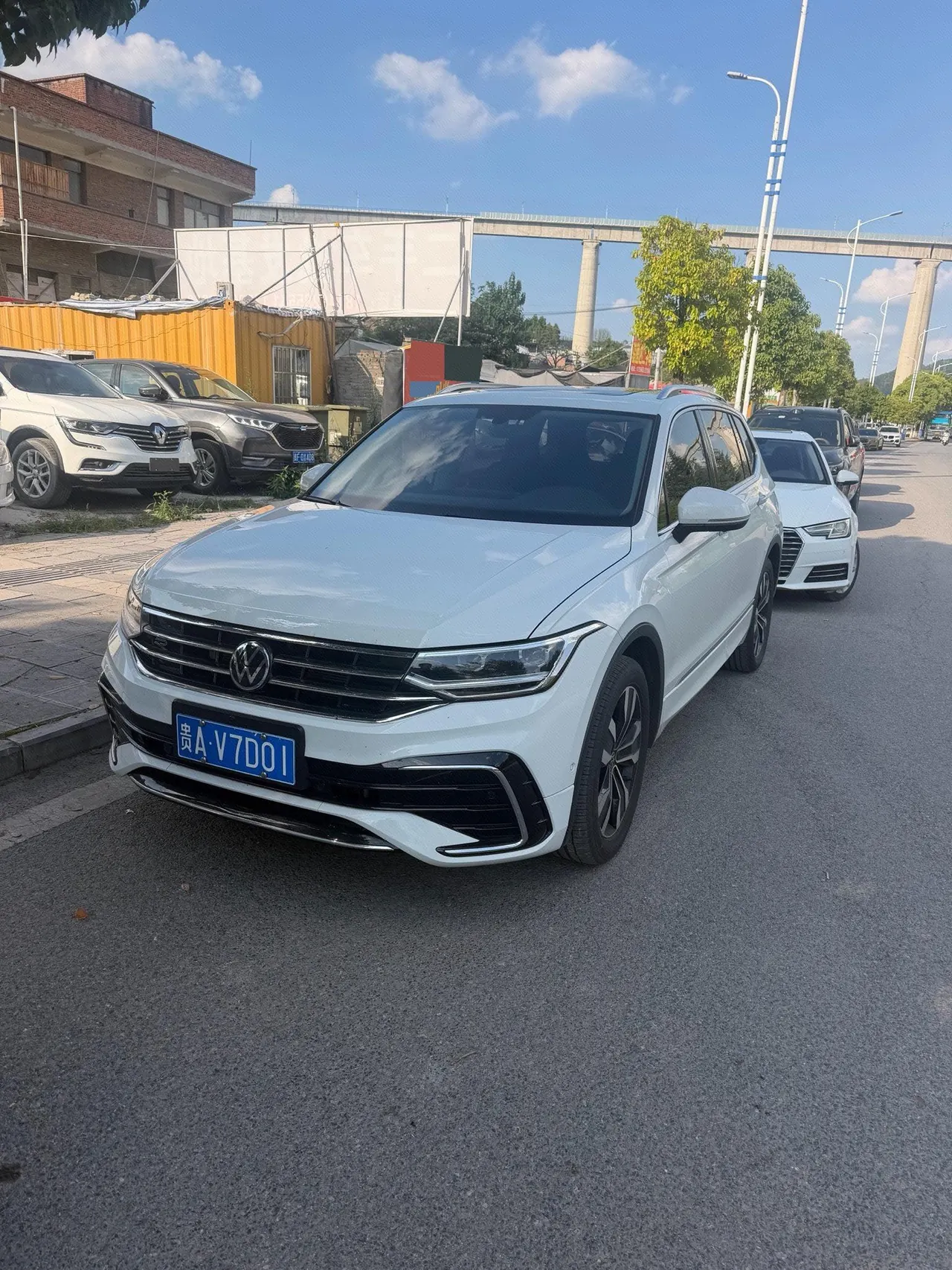 打开图片灯箱:Volkswagen 2024 Tiguan L R-Line 2.0TSI 330TSI Two‑wheel‑drive R‑Line Dragon Glory Edition Automatic