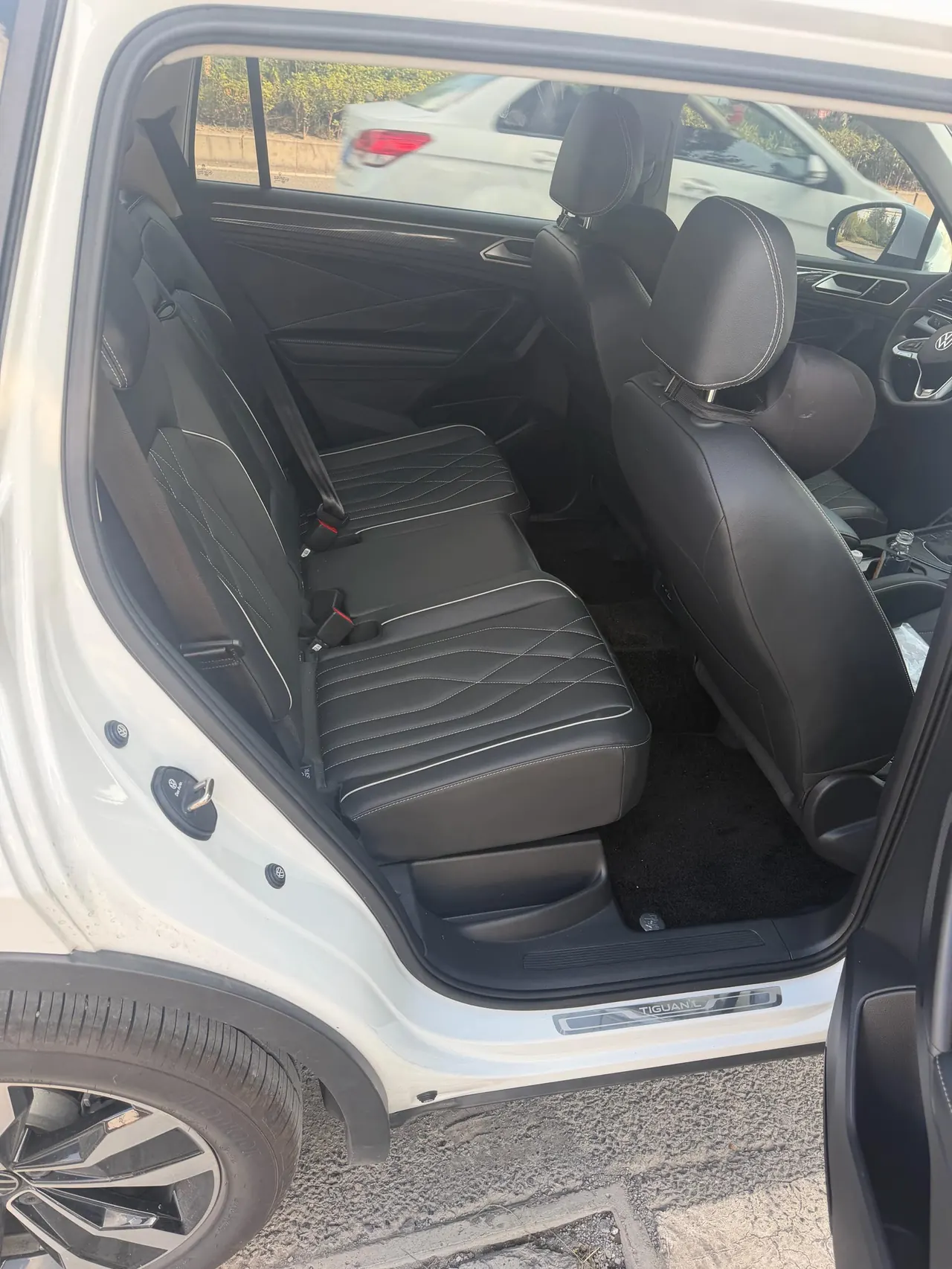 Volkswagen 2024 Tiguan L R-Line 2.0TSI 330TSI Two‑wheel‑drive R‑Line Dragon Glory Edition Automatic 6