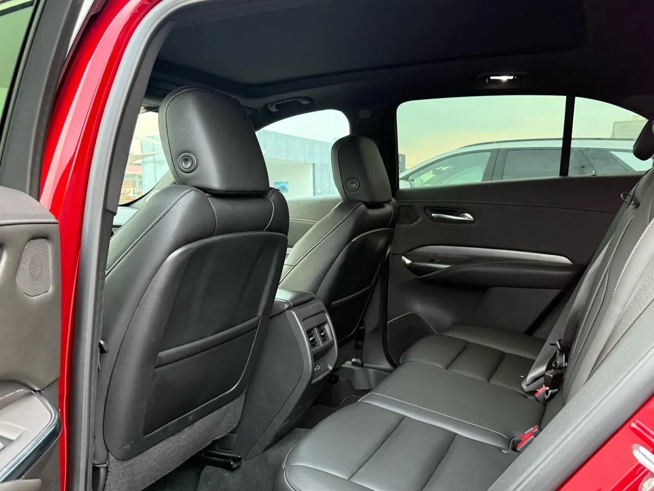 Cadillac 2024 XT4 48V 2.0T 28T Two-Drive Luxury Automatic Gear 3