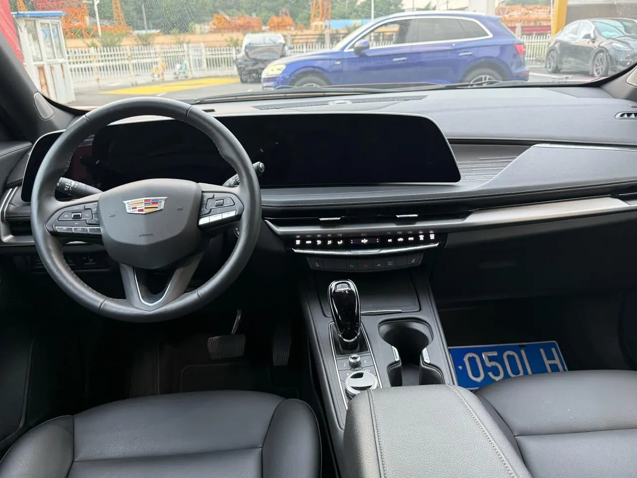 Cadillac 2024 XT4 48V 2.0T 28T Two-Drive Luxury Automatic Gear 4