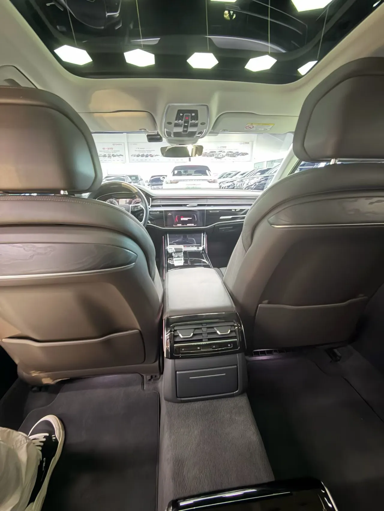 Audi A8L (Imported) 2023 A8L 2.0TFSI 45TFSI Quattro Luxury Automatic Gear 2