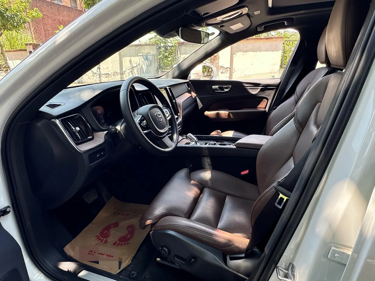Volvo XC60 New Energy 2024 XC60 PHEV 2.0T T8 Long Endurance Four-wheel Drive Zhiyuan Deluxe Edition Automatic Gear 6