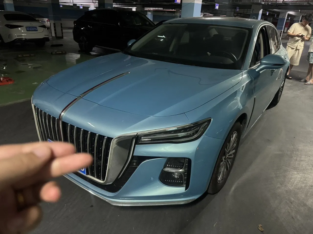 Open image lightbox: HongQi 2023 H5 2.0T Zhilian Flag Edition Automatic Gear