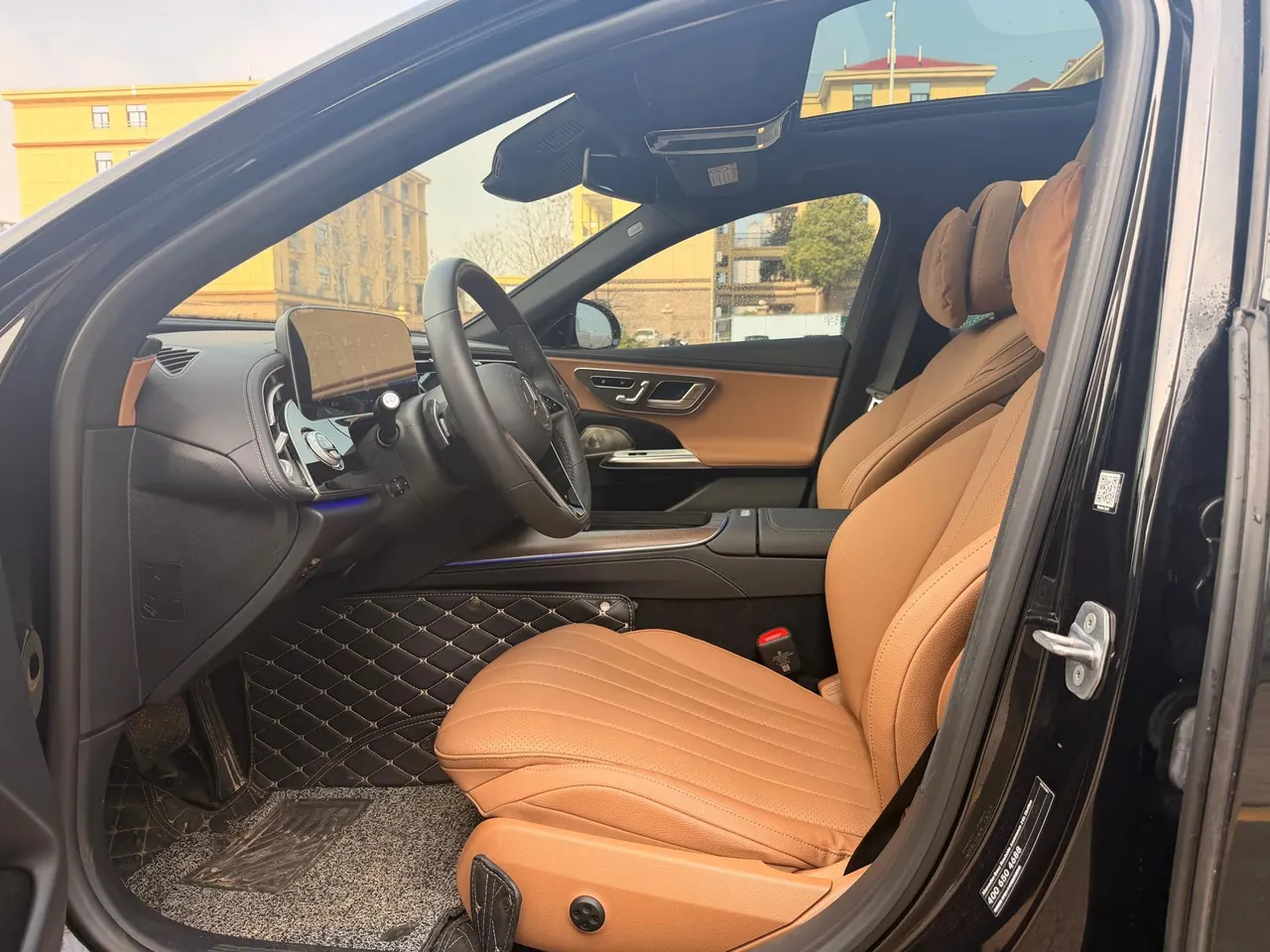 Mercedes Benz E Class 2024 E 300 L 48V 2.0T Luxury Automatic Gear 4
