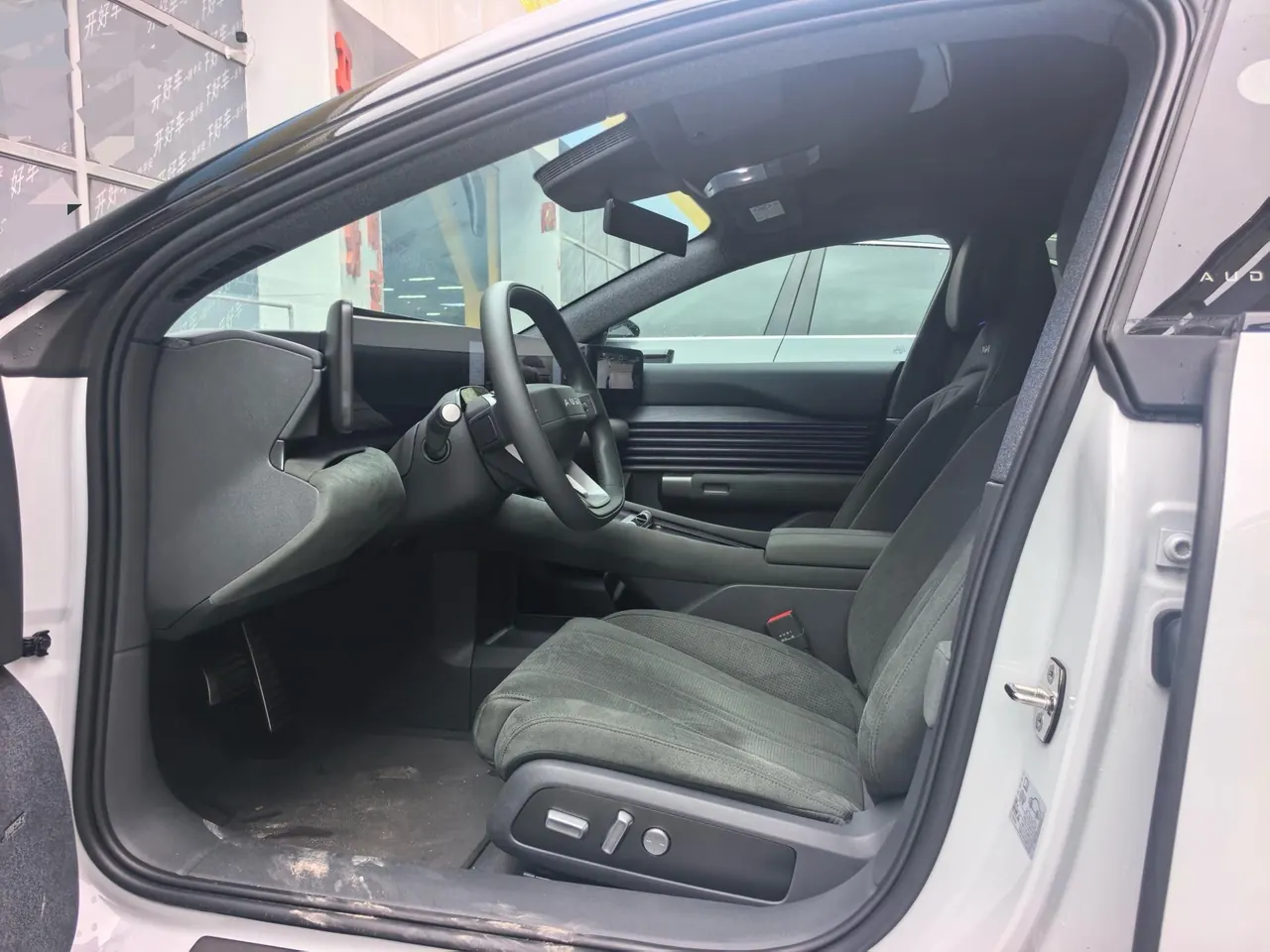 AUDI 2026 E5 Sportback Flagship Quattro Automatic Transmission 3