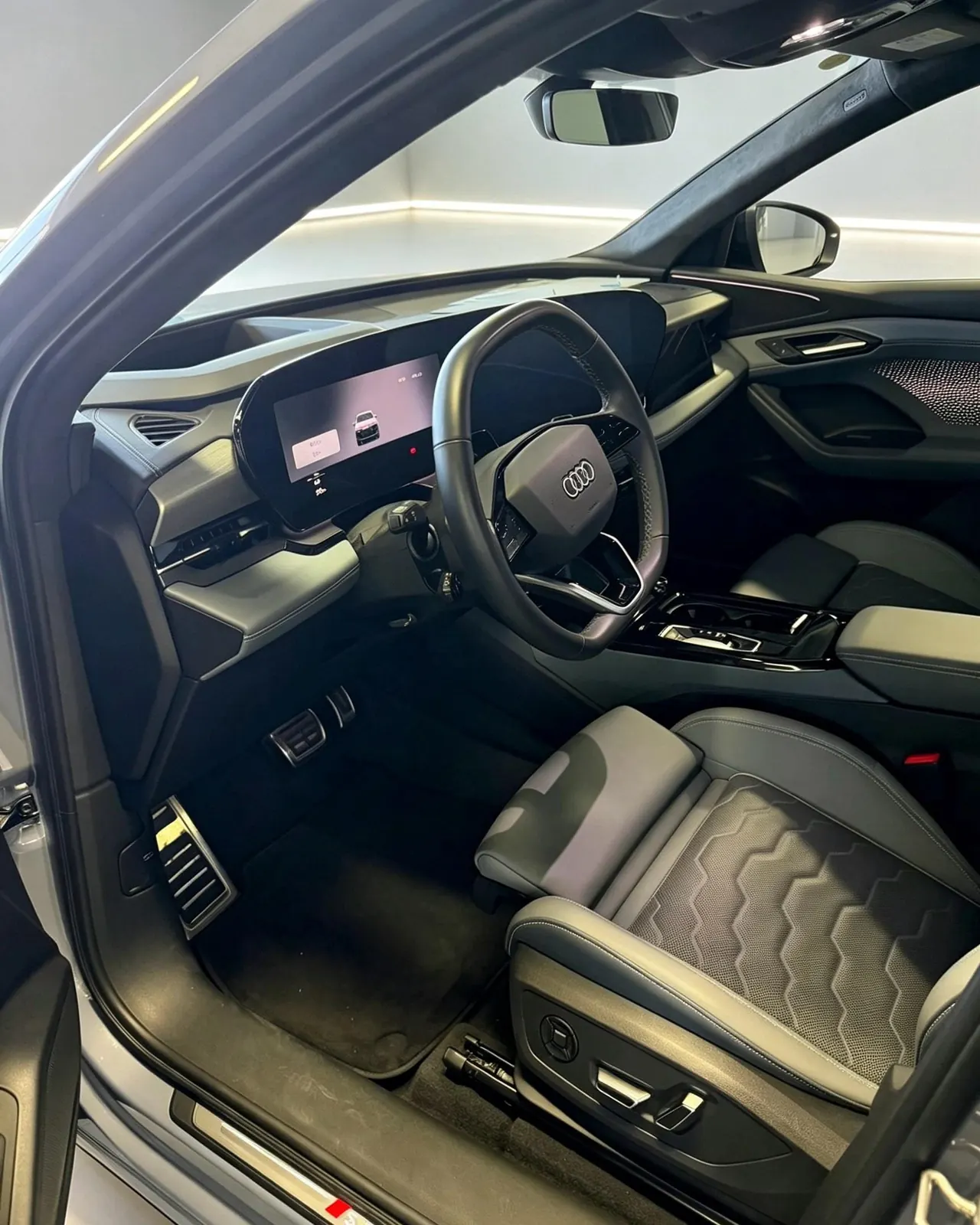 Audi 2026 Q6L Sportback e-tron Starts Pilot Edition Automatic Gear 6