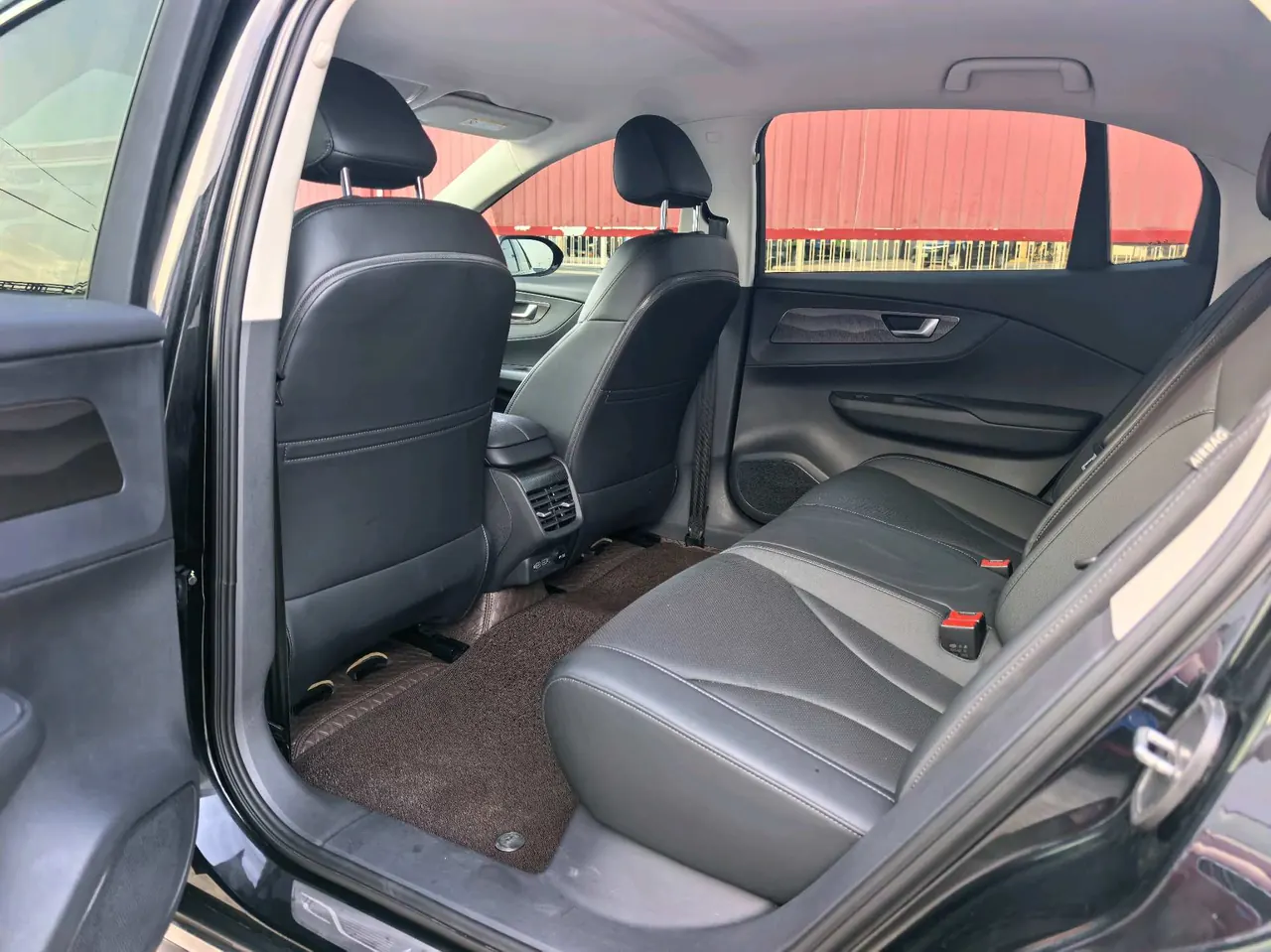 HongQi 2023 E-QM5 Basic Travel Edition Automatic Gear 6
