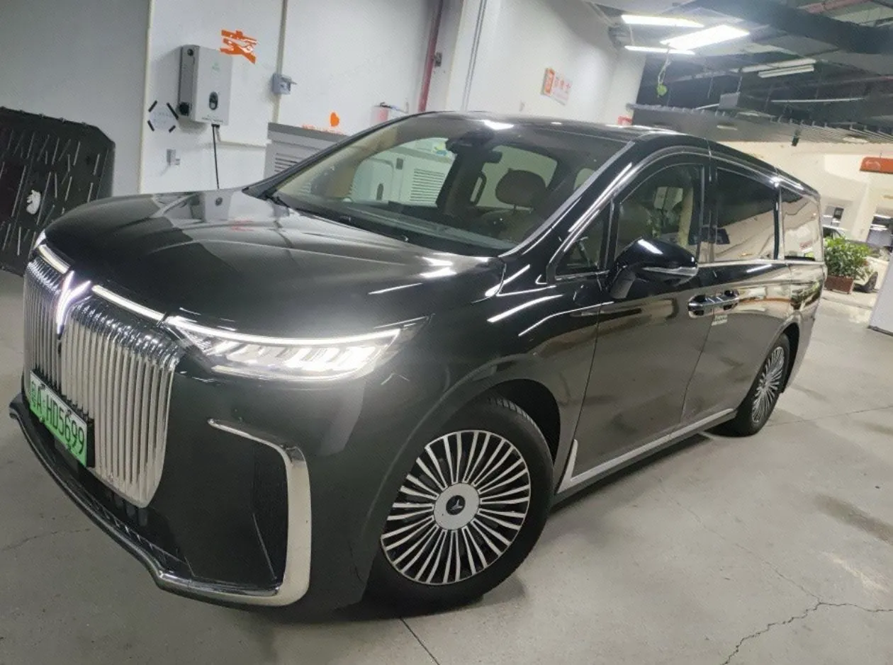 Open image lightbox: Voyah 2025 Model Dreamer PHEV 1.5T Four-Wheel-Drive Excellence Kunpeng Version Automatic Transmission