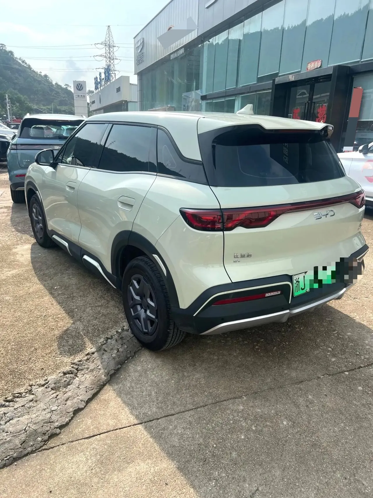 BYD 2025 Yuan UP 301KM Pilot Automatic Gear 3