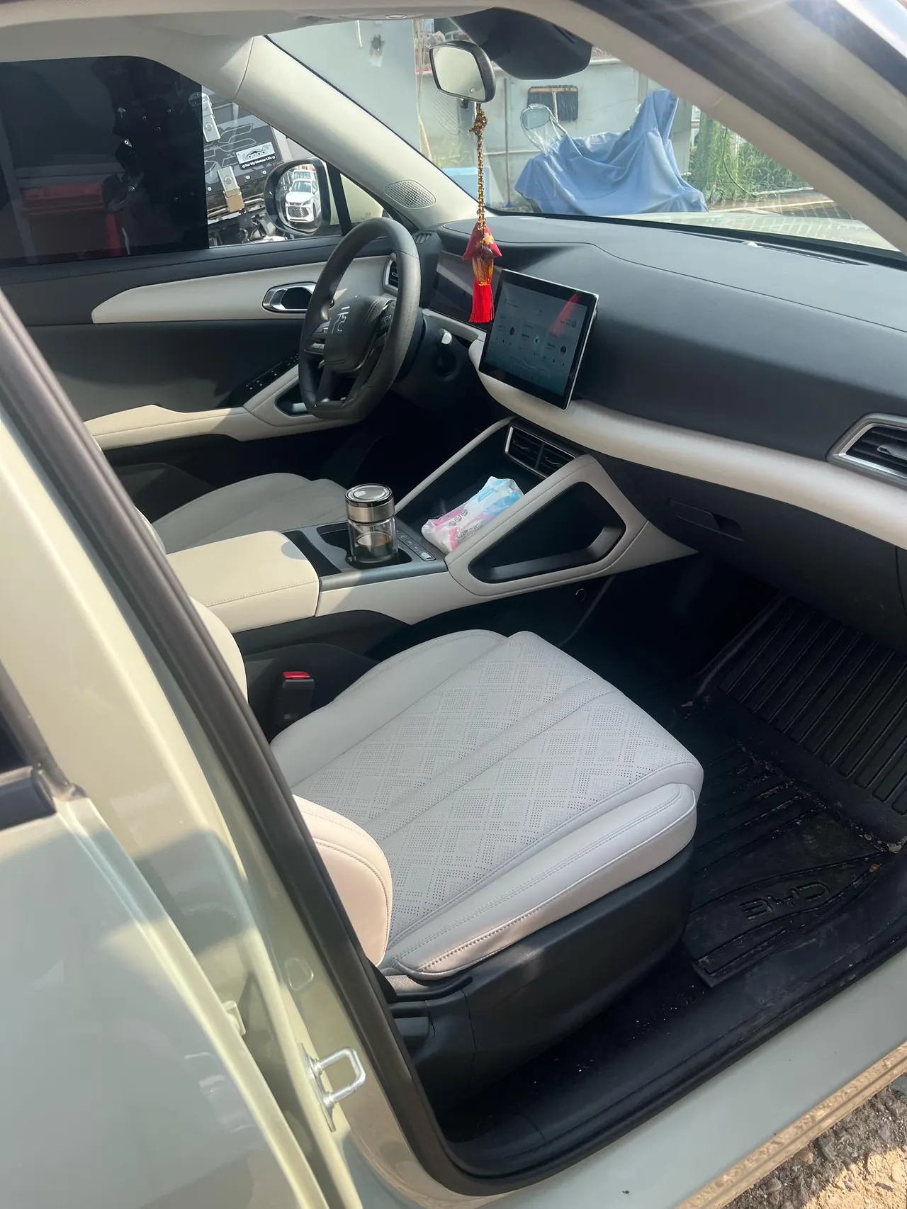 BYD 2025 Yuan UP 301KM Pilot Automatic Gear 6