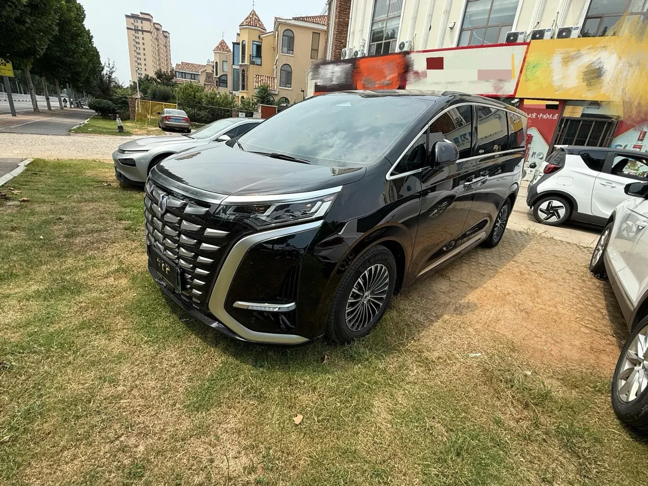 Open image lightbox: Denza 2022 Denza D9 DM-i 1.5T Stepless 970 Four-wheel Drive Honorable Automatic Gear