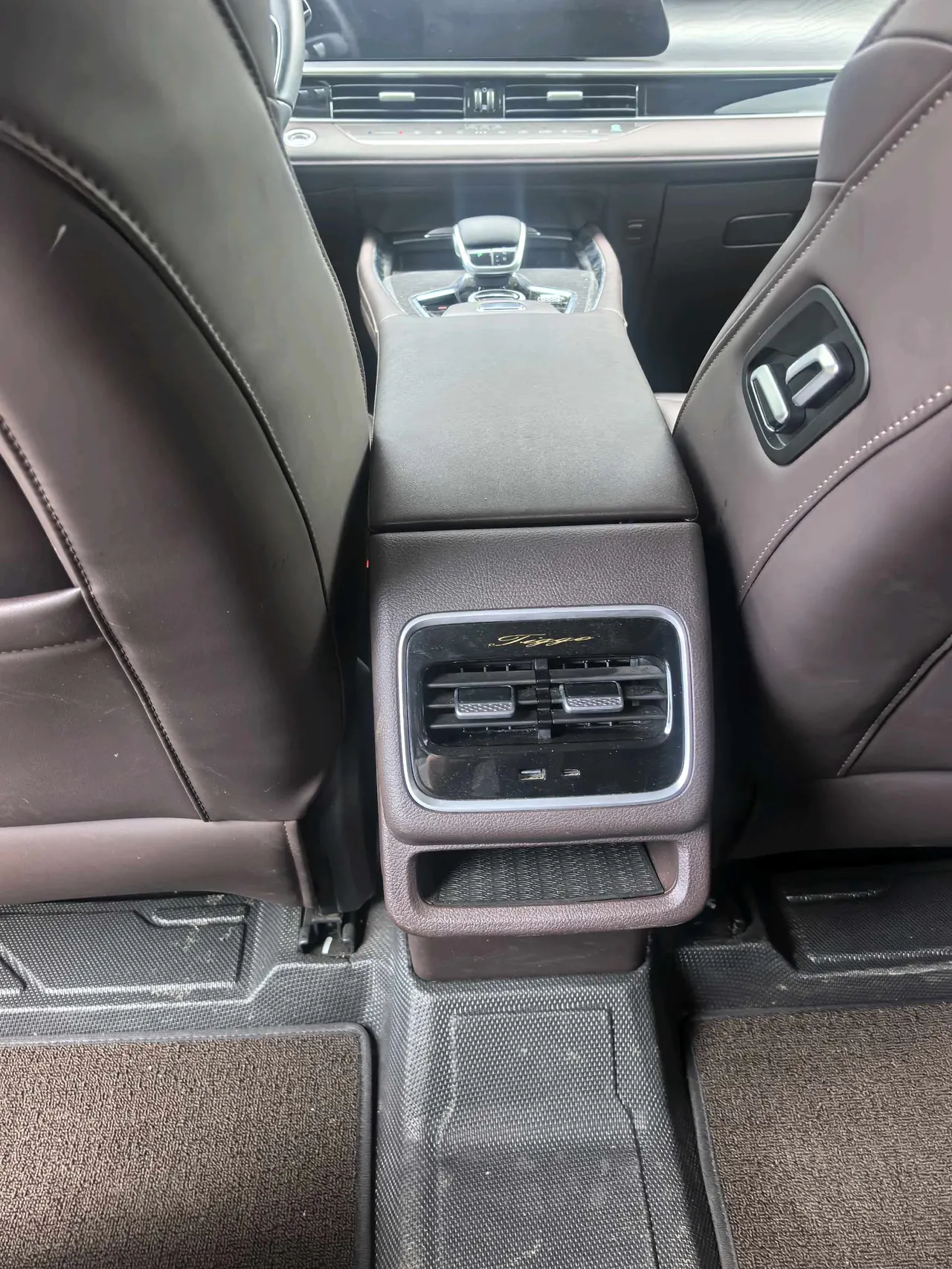 Chery 2024 Ruihu 8 PRO 2.0T 390T Champion Edition Two-Drive Peak Edition 5-seat Automatic Gear 8