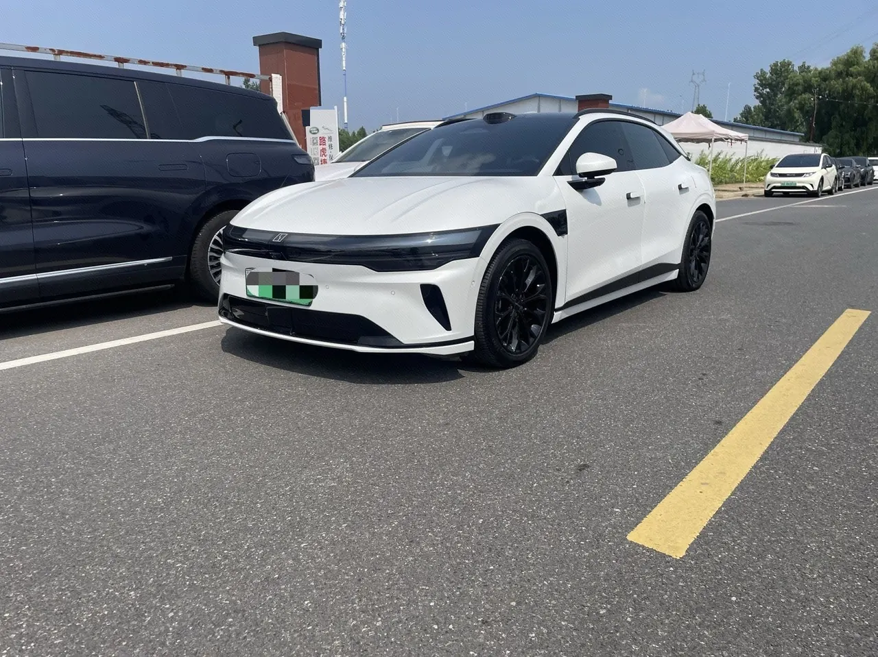 Open image lightbox: Zeekr 2025 Zeekr 7X 75kWh rear drive smart driving version automatic transmission