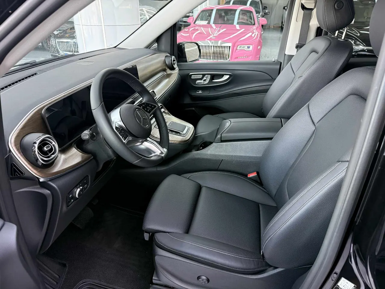 Mercedes Benz Class V 2024V 300 48V 2.0T Pilot Edition Automatic Gear 4