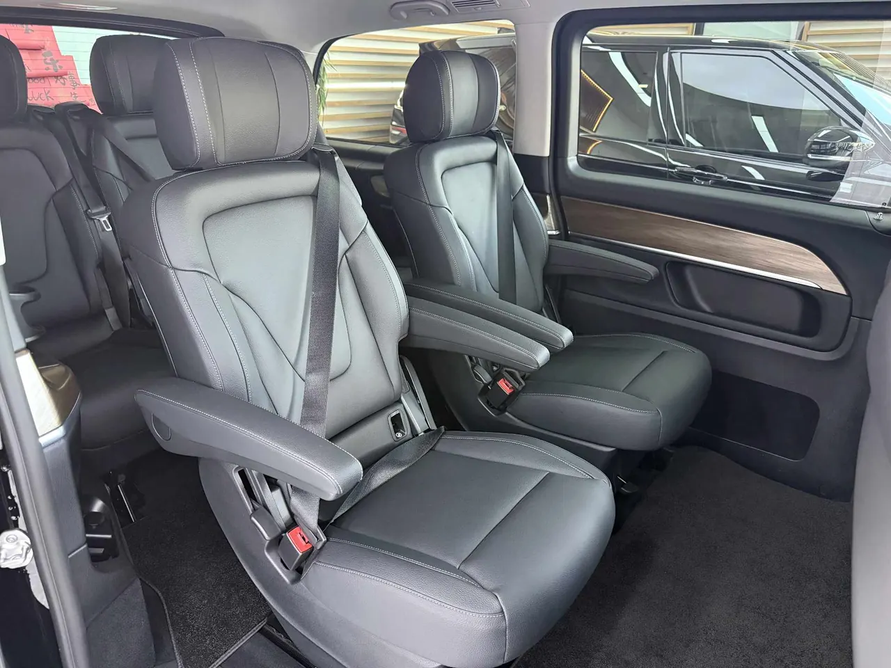 Mercedes Benz Class V 2024V 300 48V 2.0T Pilot Edition Automatic Gear 7