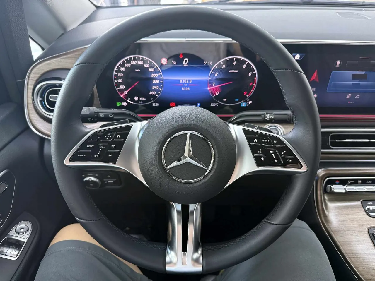 Mercedes Benz Class V 2024V 300 48V 2.0T Pilot Edition Automatic Gear 8